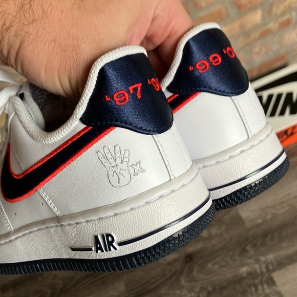 Nike - Picture 15 of 17